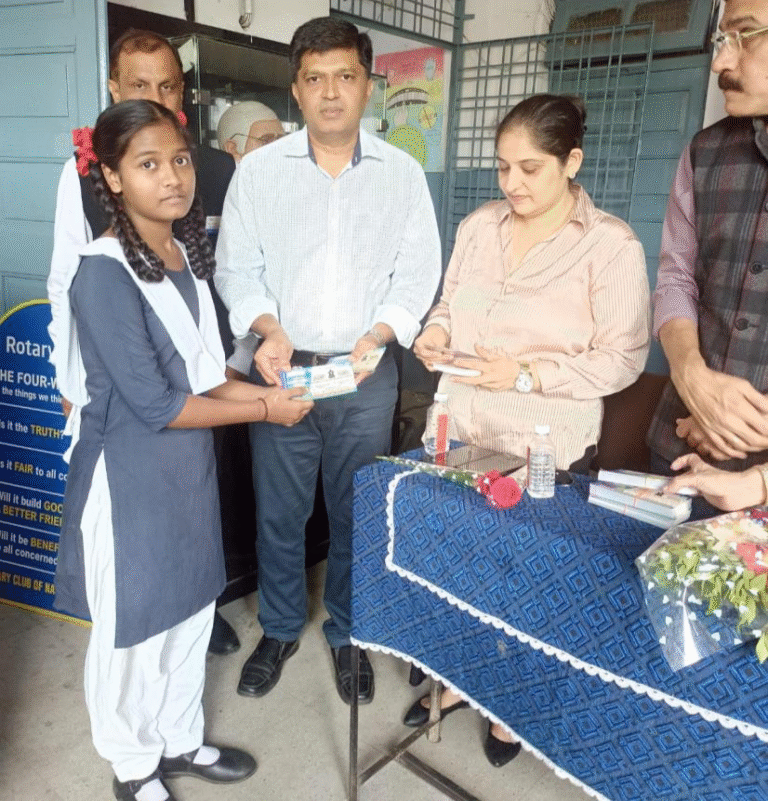 Study App Distribution at Sindhi Hindi Maha vidhyalaya School
